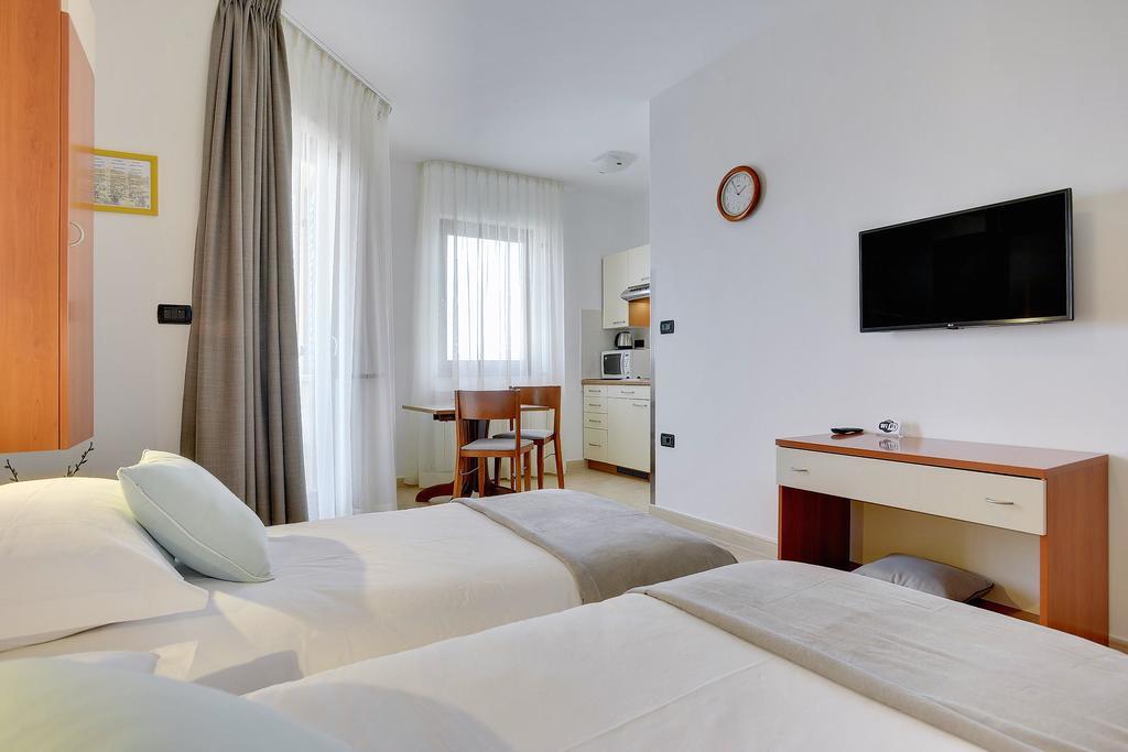 Villa Nina B&B โรวีน ภายนอก รูปภาพ